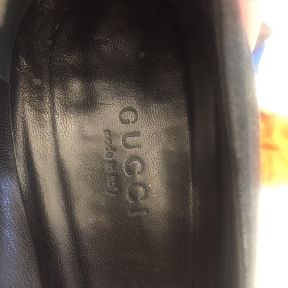 Classic Gucci wide heal buckle
